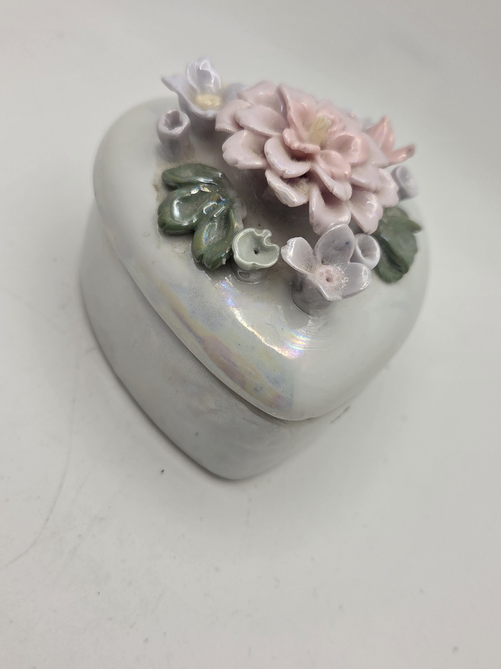 Vintage Iridescent Heart Trinket Box Lusterware Porcelain 3D Sculpted Flower Lid - Picture 2 of 9